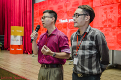 Laevis Nguyễn - Giám đốc South Edge đứng cùng Hà Mạnh Tuấn - Giám đốc Krypto